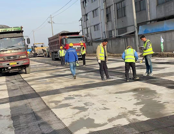 邵阳老材料的新故事：玻璃纤维土工格栅如何在‘白改黑’浪潮中重获新生？